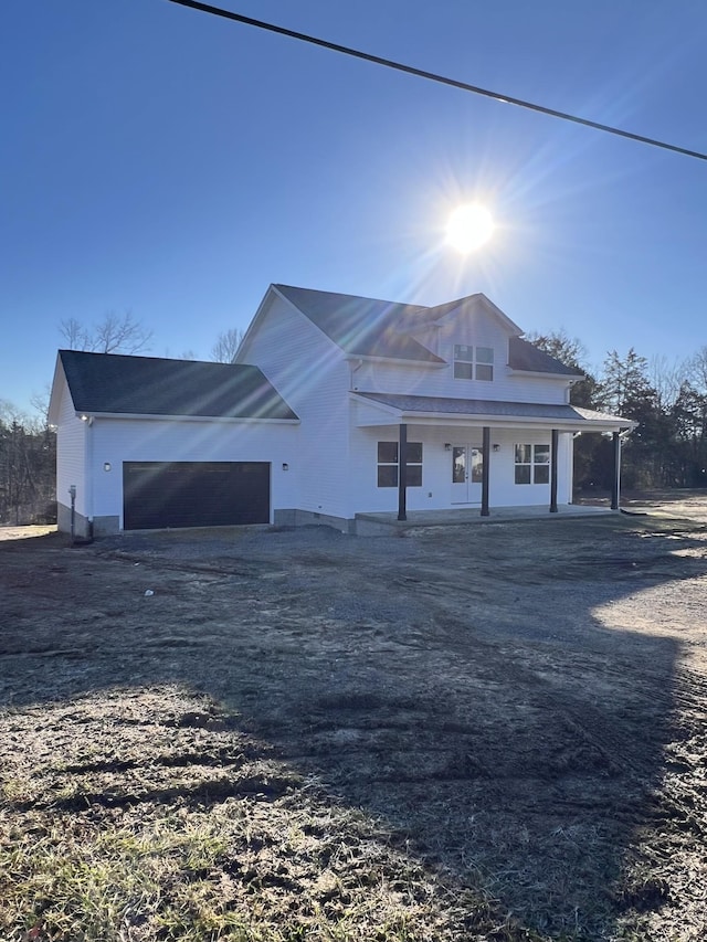 view of front facade featuring a garage and a porch