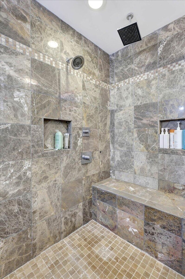 bathroom featuring a tile shower