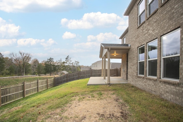 view of yard featuring a patio area