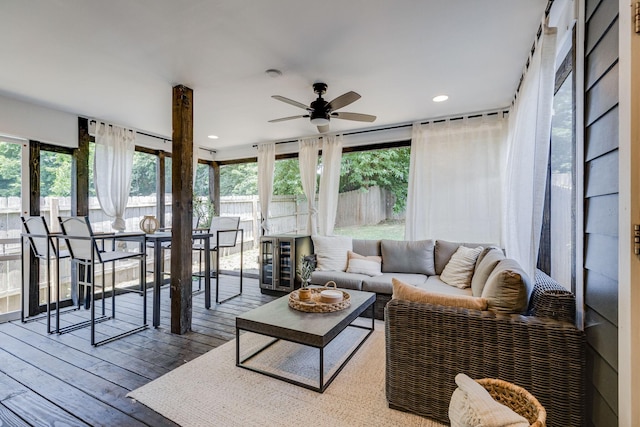 sunroom with ceiling fan