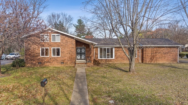 view of front of property with a front yard