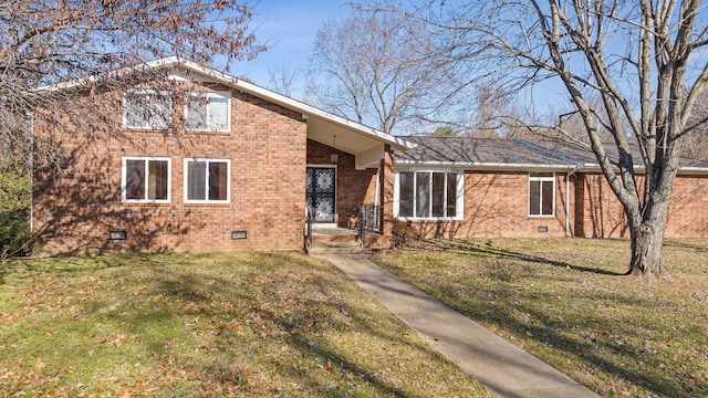 view of front facade featuring a front lawn