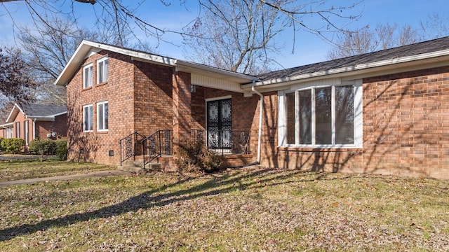 view of front of property with a front yard