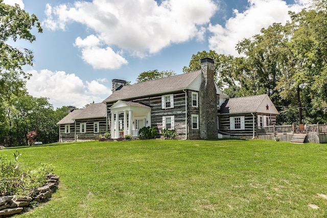 view of front of property with a front lawn