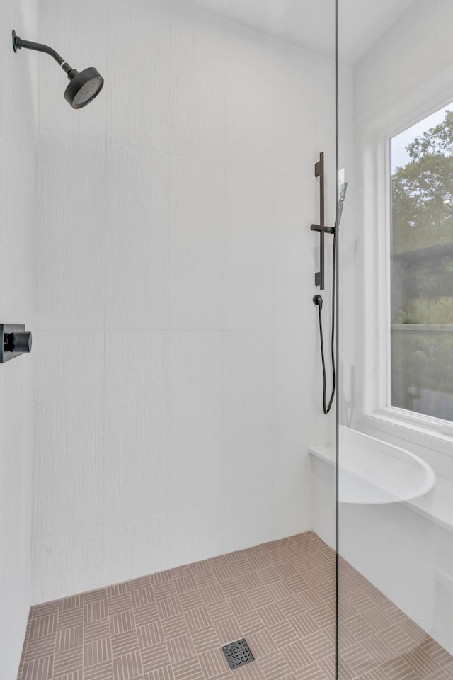 bathroom featuring tiled shower