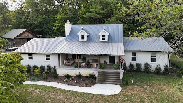 view of front facade featuring covered porch and a front lawn