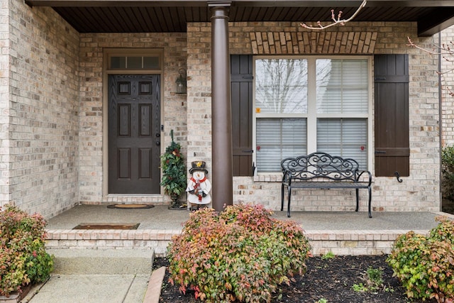 entrance to property featuring covered porch