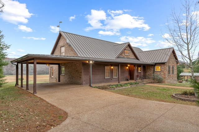 farmhouse inspired home with covered porch, a front lawn, and a carport