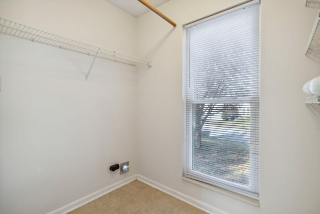 laundry room featuring light tile patterned floors