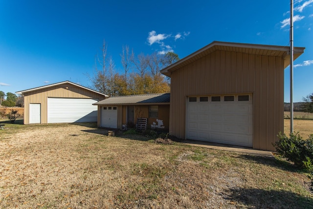 view of front facade with a front yard and a garage