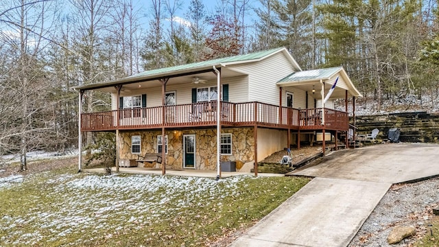 view of front facade featuring a deck