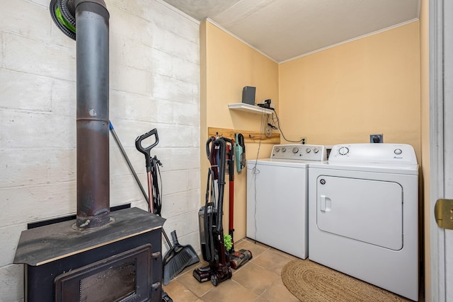 laundry room with light tile patterned floors and washer and clothes dryer