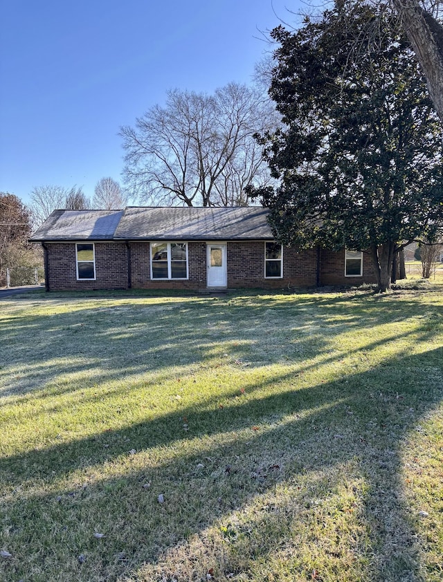 ranch-style house with a front yard