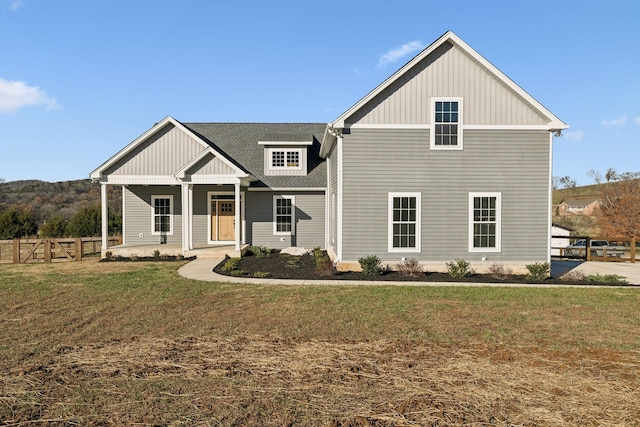 view of front facade featuring a porch and a front yard