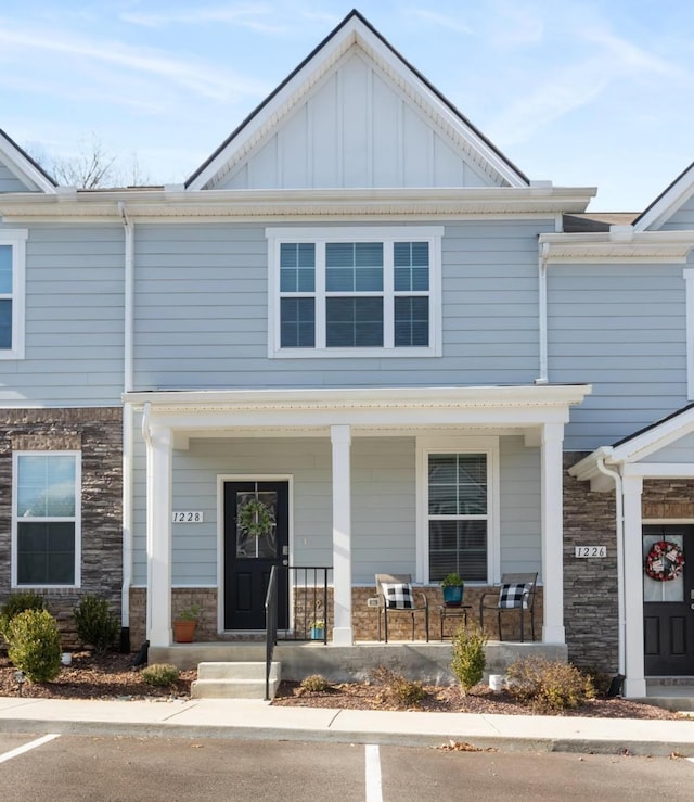 view of front of house featuring covered porch