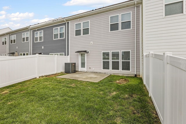 1249 June Wilde Rdg, Spring Hill, TN 37174 - back of property with a fenced backyard and a patio