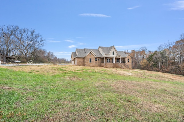 view of front of property featuring covered porch and a front lawn