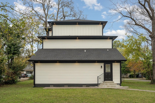 view of front of house with a front lawn