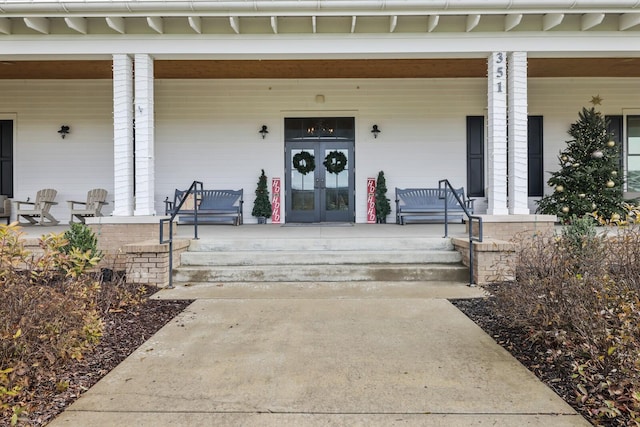 entrance to property featuring a porch