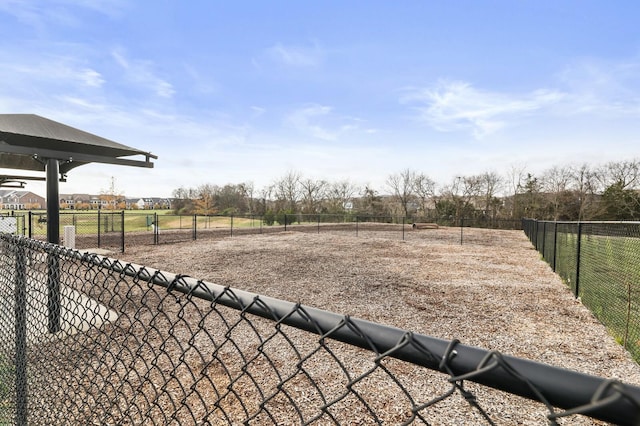 view of yard featuring a rural view