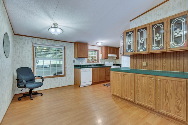 kitchen featuring sink, light hardwood / wood-style floors, a textured ceiling, vaulted ceiling, and white appliances