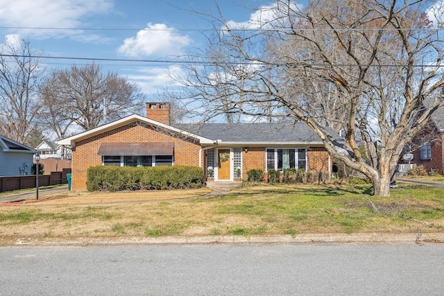 single story home featuring a front yard