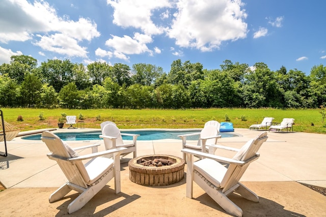 view of patio with a fire pit