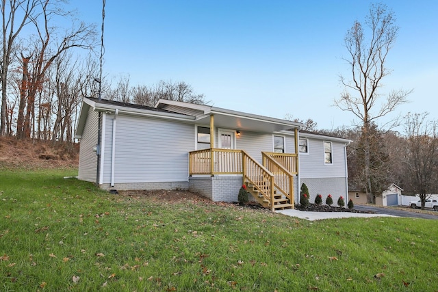 view of front of property with a front lawn