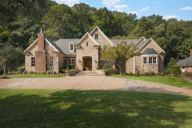 view of front of house with a front lawn