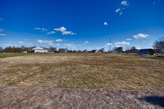 view of yard featuring a rural view