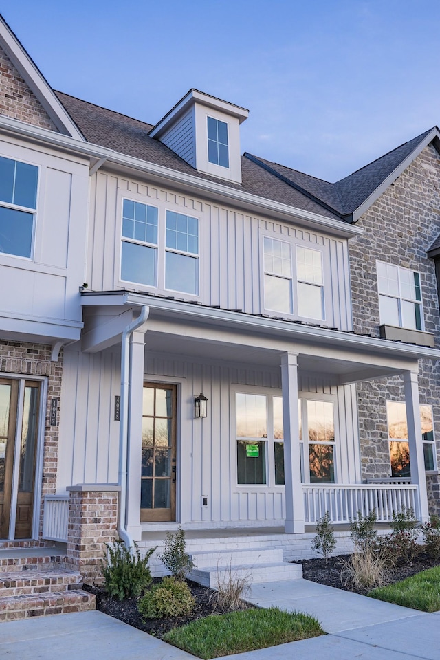 view of front of property featuring a porch