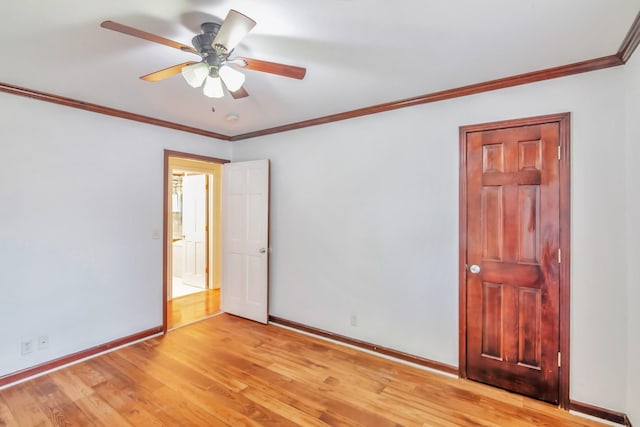 empty room featuring ceiling fan, light wood-type flooring, and ornamental molding