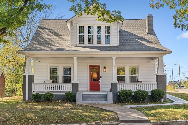 view of front of home featuring a front yard and covered porch