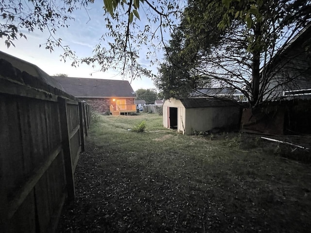 view of yard with a shed