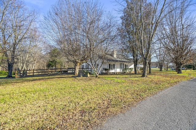 view of front facade with a front yard