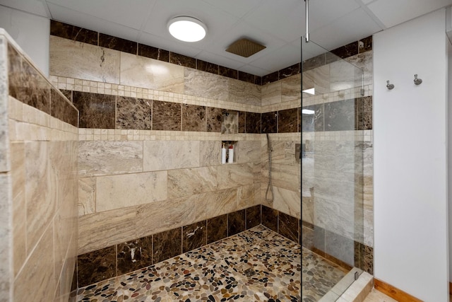 bathroom featuring a tile shower