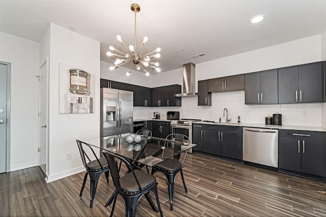 dining area featuring sink, dark hardwood / wood-style flooring, and an inviting chandelier