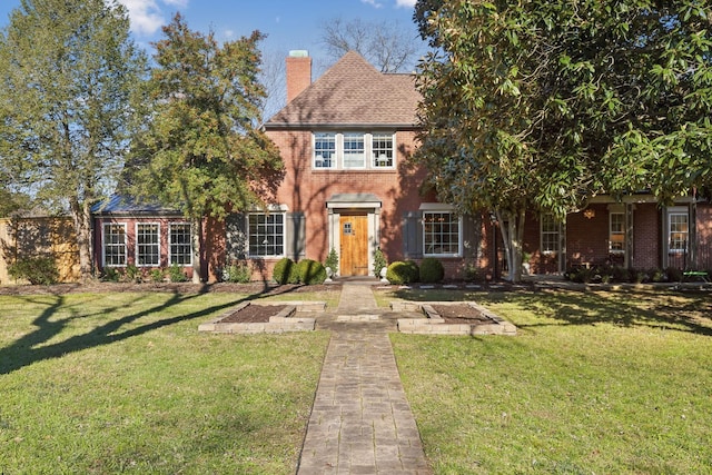 view of front facade featuring a front yard