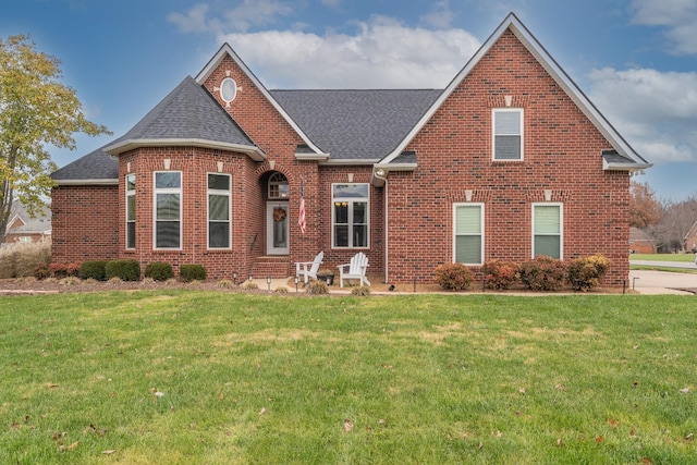 view of front facade with a front yard