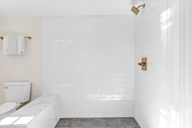 bathroom with toilet and tiled shower