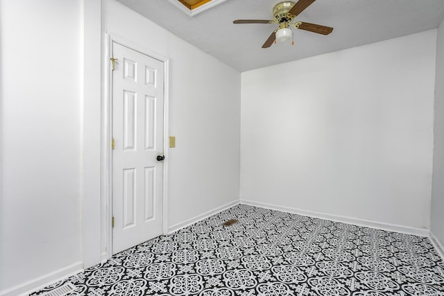 empty room featuring ceiling fan