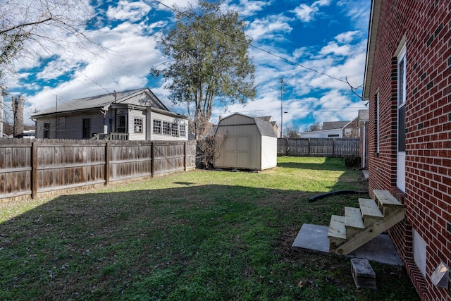 view of yard featuring a storage shed