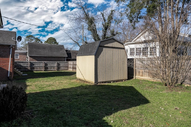 view of yard featuring a storage unit