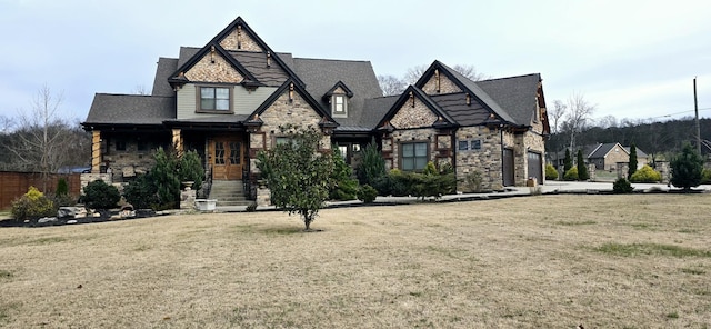 view of front of house featuring a front lawn