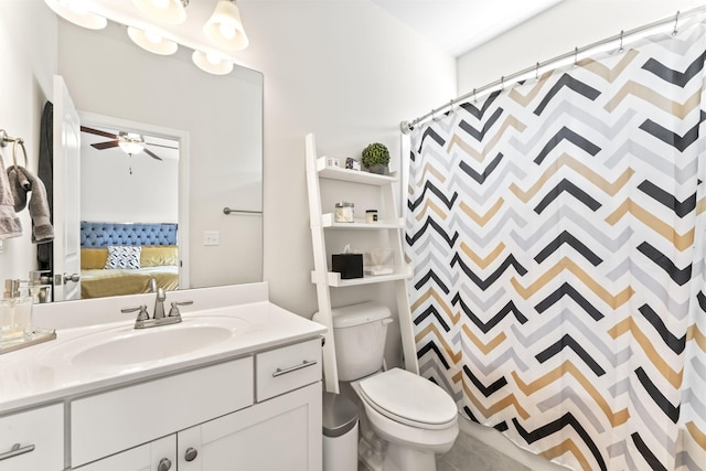 bathroom featuring a shower with shower curtain, vanity, toilet, and ceiling fan