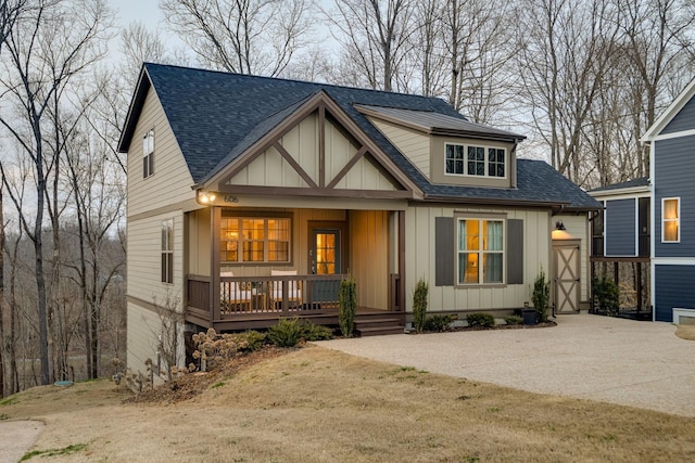 view of front facade featuring a porch