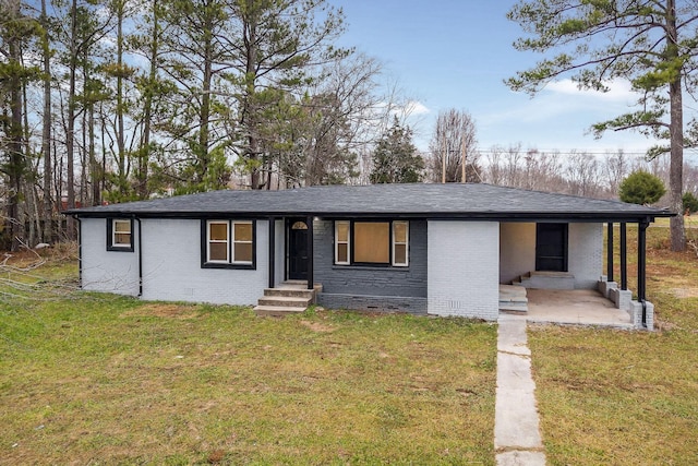 view of front of home featuring a porch and a front lawn