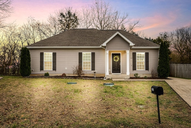 single story home featuring a lawn