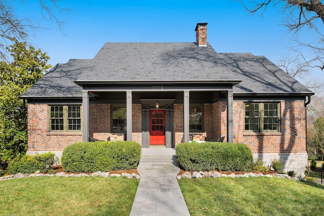 view of front of home with a front lawn