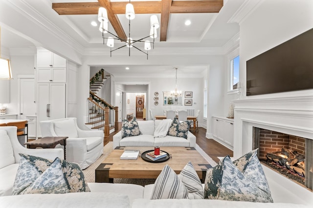 living room featuring an inviting chandelier, ornamental molding, coffered ceiling, and hardwood / wood-style flooring